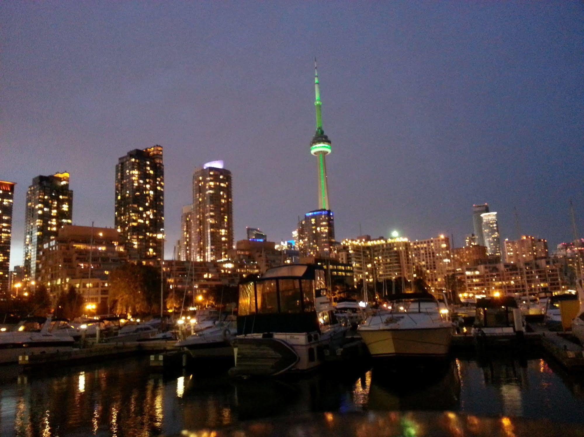 Bed and Breakfast Making Waves Boatel Toronto Exterior foto